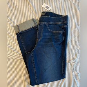 High rise, straight fit, lean jeans